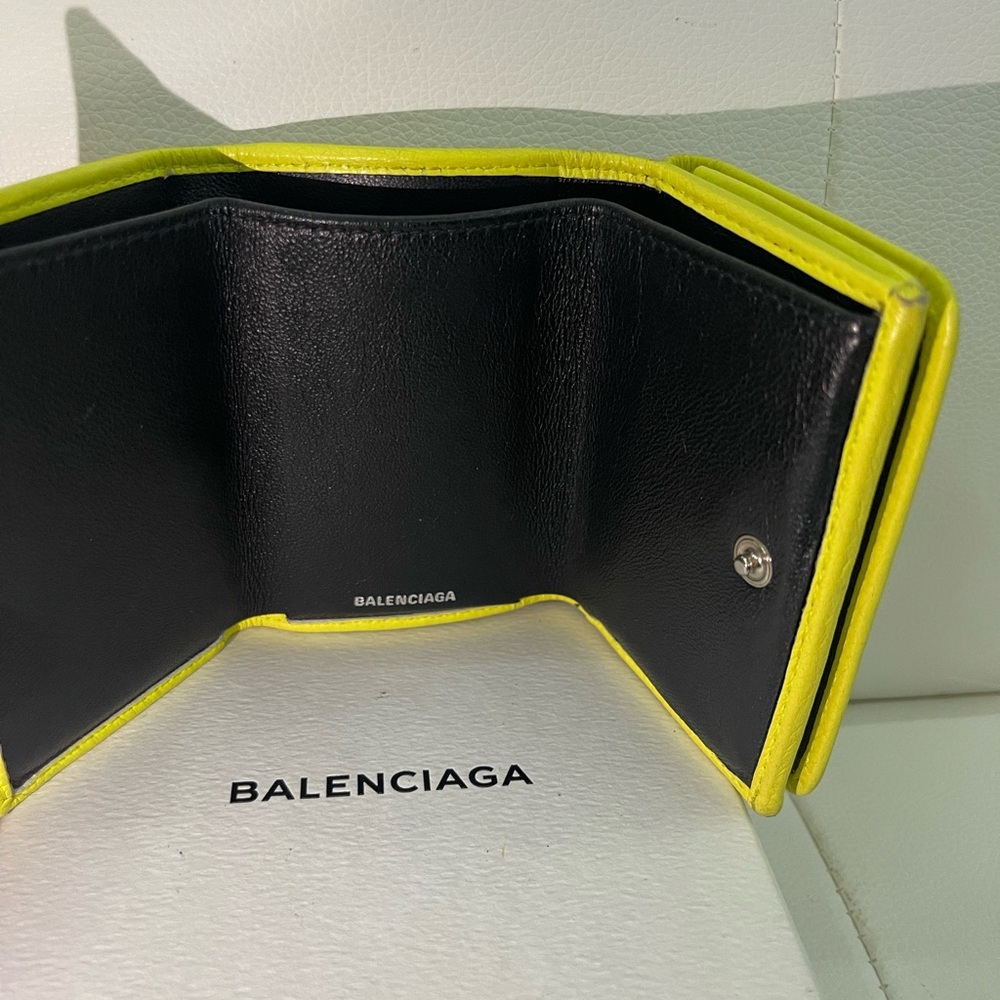 Authentic Balenciaga Wallet - Picture 5 of 10